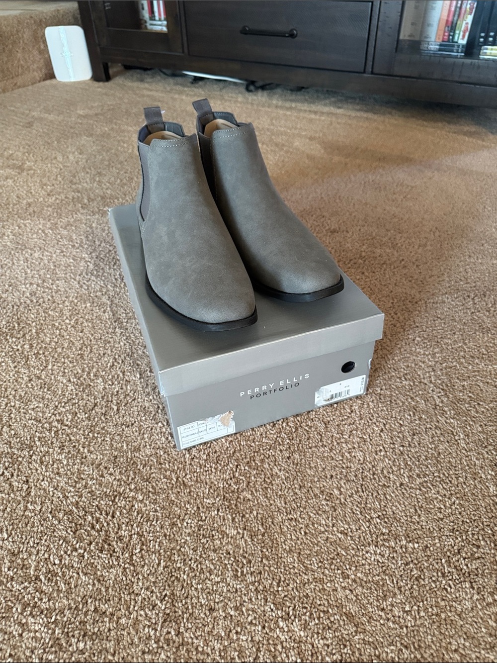 🔥 Brand new in box Perry Ellis Men's Gray Chelsea Boots - size 9